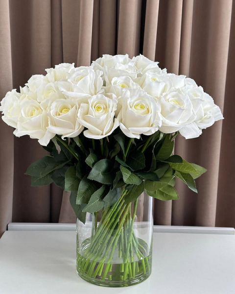 Искусственные цветы в интерьере: виды, нюансы выбора и 50 вдохновляющих фото